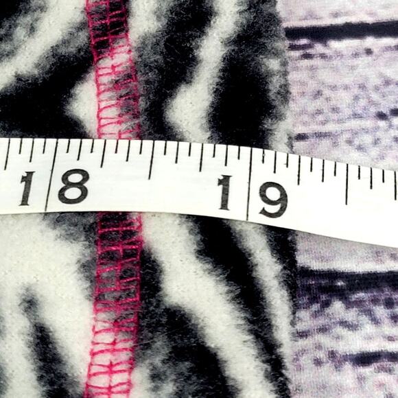 Danskin Zebra Striped Pullover Jacket Size M(7-8) - Picture 10 of 11